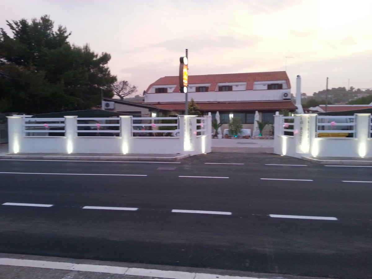 Albergo Labotte Vieste Buitenkant foto