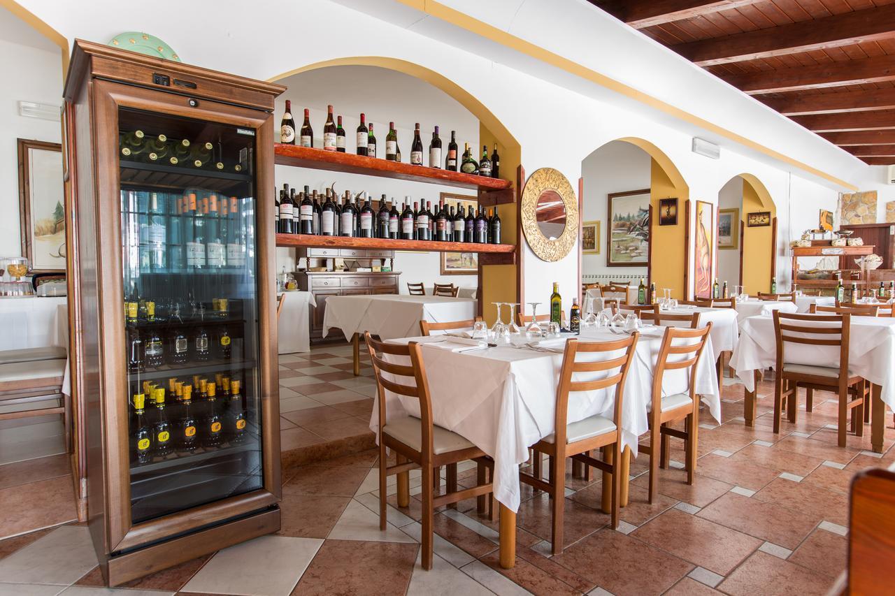 Albergo Labotte Vieste Buitenkant foto